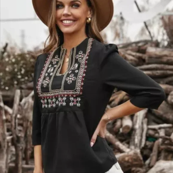 New 3/4 sleeve embroidered top - Picture 3 of 16